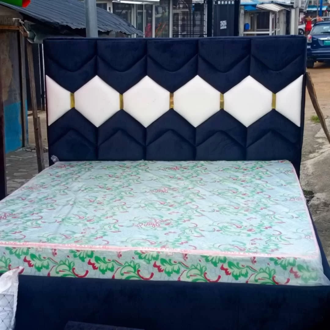 Bedframe and mattress