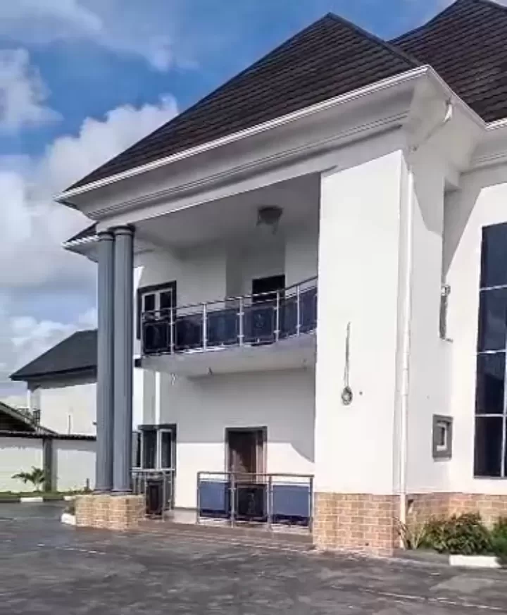 4 bedroom duplex with BQs