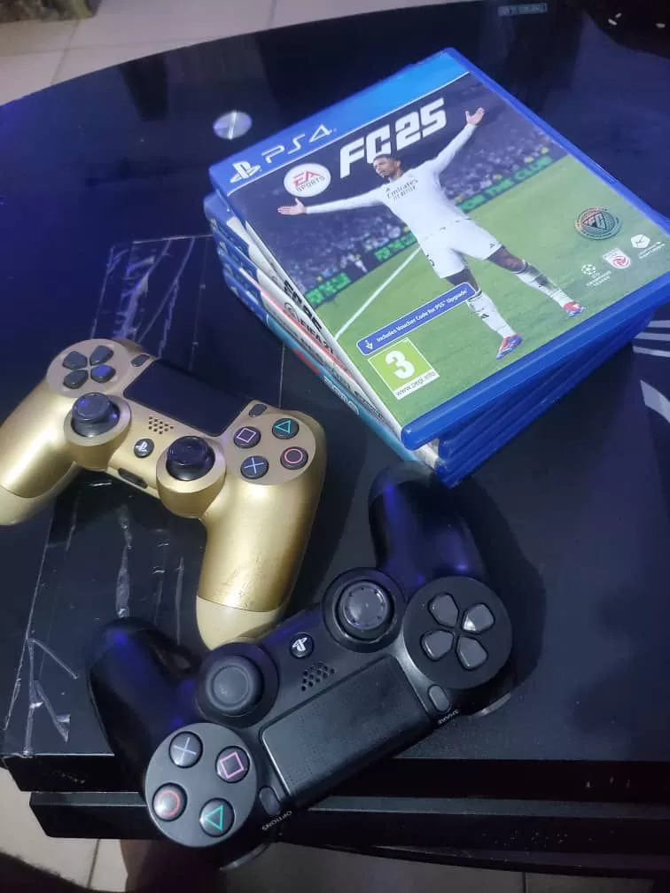 PS 4 with FC 25 and two pads